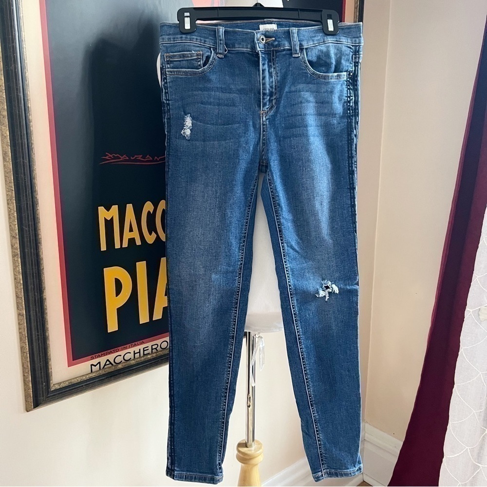 Sneak Peek High Rise Kick Tuxedo Leg Embroidered Distressed Denim Jeans Sz 29